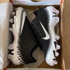 Baseball cleats